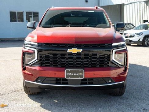 New 2026 Chevrolet Suburban Premier AWD/4WD image 2