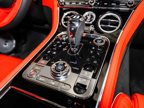 Used 2024 Bentley Continental GT V8 image 32