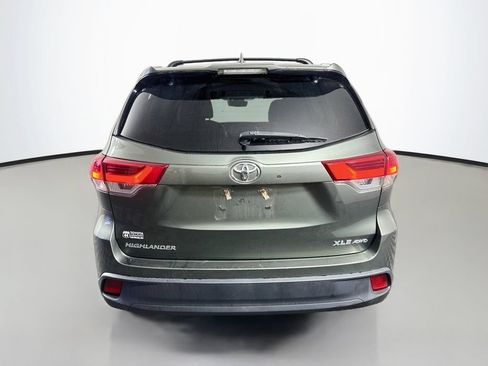 Used 2019 Toyota Highlander XLE AWD/4WD image 5
