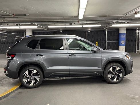 New 2025 Volkswagen Taos SE image 38