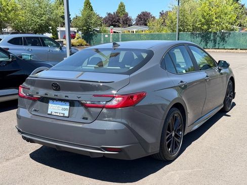 Used 2025 Toyota Camry SE FWD image 8
