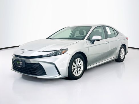 Used 2025 Toyota Camry LE FWD image 3