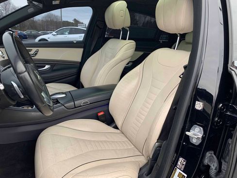 Used 2020 Mercedes-Benz S 560 Sedan image 2