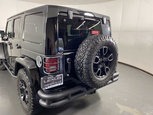 Used 2018 Jeep Wrangler Unlimited Sahara AWD/4WD image 10