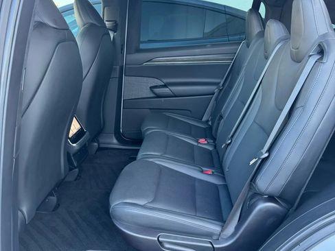 Used 2022 Tesla Model X image 23