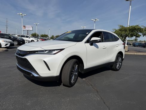 Used 2024 Toyota Venza Limited AWD/4WD image 3