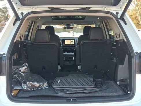 Used 2025 Volkswagen Atlas Peak Edition SE image 30