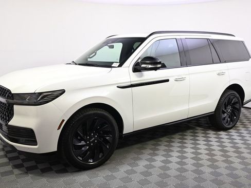New 2026 Lincoln Navigator Reserve w/ Jet Appearance Package AWD/4WD image 2
