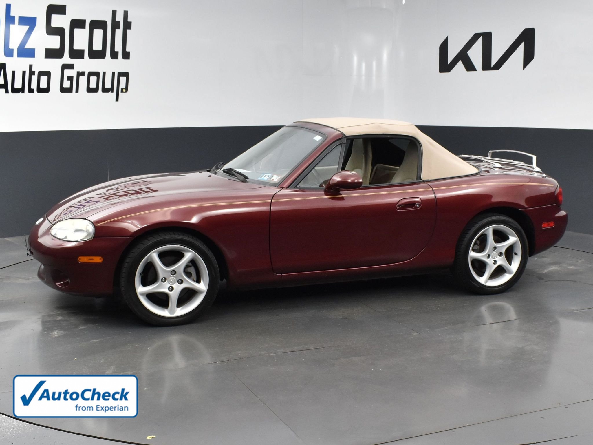 Used 2003 MAZDA MX-5 Miata RWD image 2