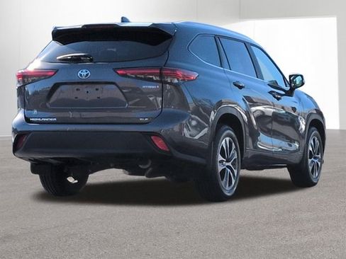 Used 2023 Toyota Highlander XLE image 5