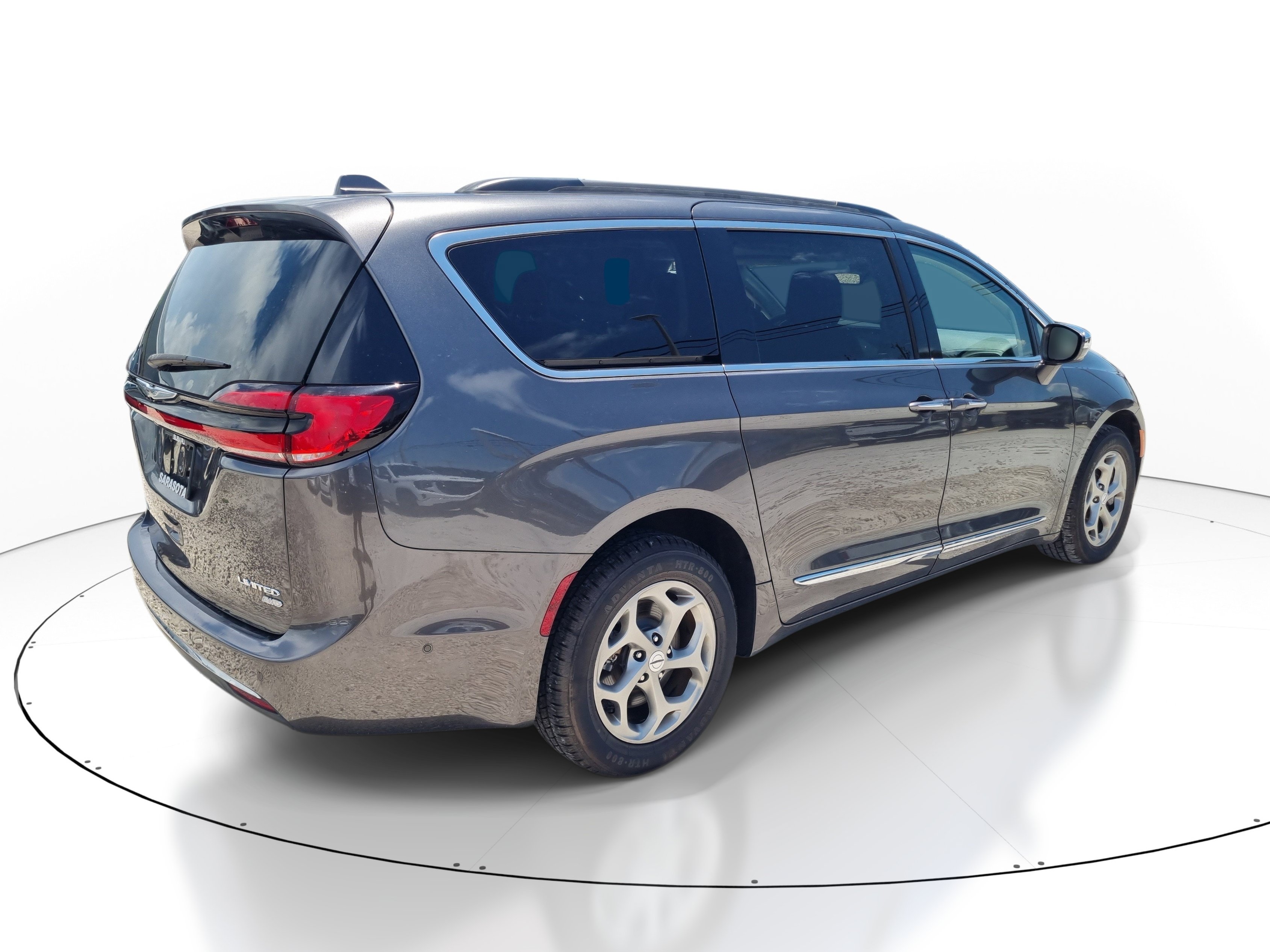 Used 2022 Chrysler Pacifica Limited AWD/4WD image 6