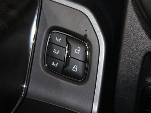 New 2026 Ford F250 Lariat w/ Black Appearance Package image 43