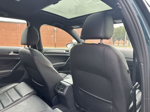 Used 2018 Volkswagen Golf S image 24