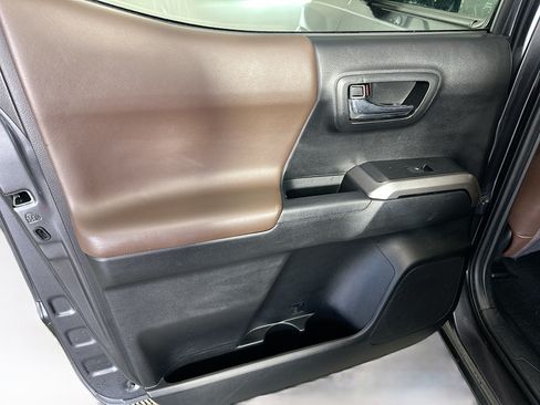 Used 2022 Toyota Tacoma Limited RWD image 27
