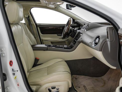 Used 2012 Jaguar XJ L image 32
