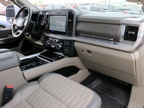 Used 2025 Ford F250 Platinum w/ Platinum Plus Package image 40