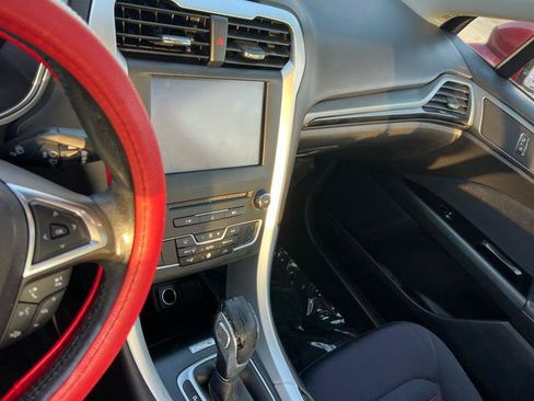 Used 2016 Ford Fusion SE FWD image 11
