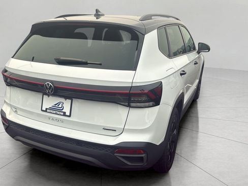 Used 2025 Volkswagen Taos SE AWD/4WD image 35