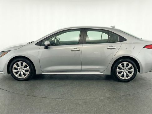 Used 2025 Toyota Corolla LE FWD image 5