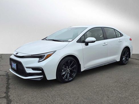 Certified 2026 Toyota Corolla SE w/ SE Package image 8