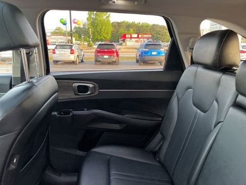 Used 2023 Kia Sorento S w/ Panoramic Sunroof Package AWD/4WD image 15