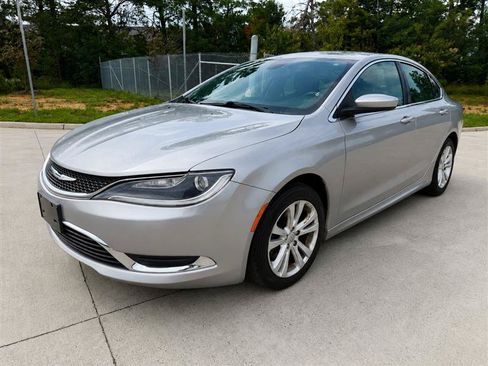 Used 2017 Chrysler 200 Limited w/ Driver Assist Package FWD image 3