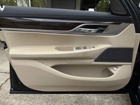Used 2019 BMW 750i image 23