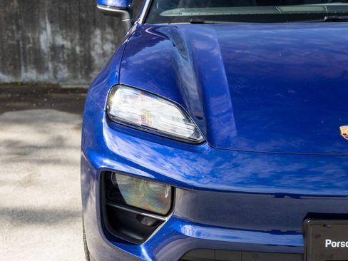 Certified 2025 Porsche Macan 4 Electric image 14