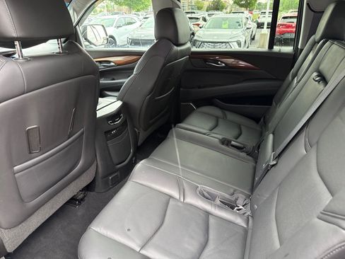 Used 2016 Cadillac Escalade ESV Luxury AWD/4WD image 5