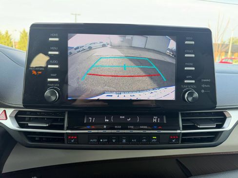 Used 2023 Toyota Sienna XLE FWD image 20