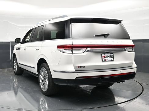 Used 2024 Lincoln Navigator Premiere AWD/4WD image 10
