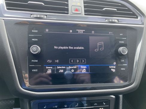 Used 2022 Volkswagen Tiguan SE image 23