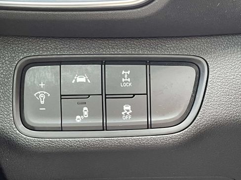 Used 2019 Hyundai Santa Fe SE AWD/4WD image 17