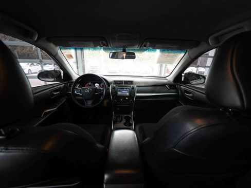 Used 2016 Toyota Camry SE image 19