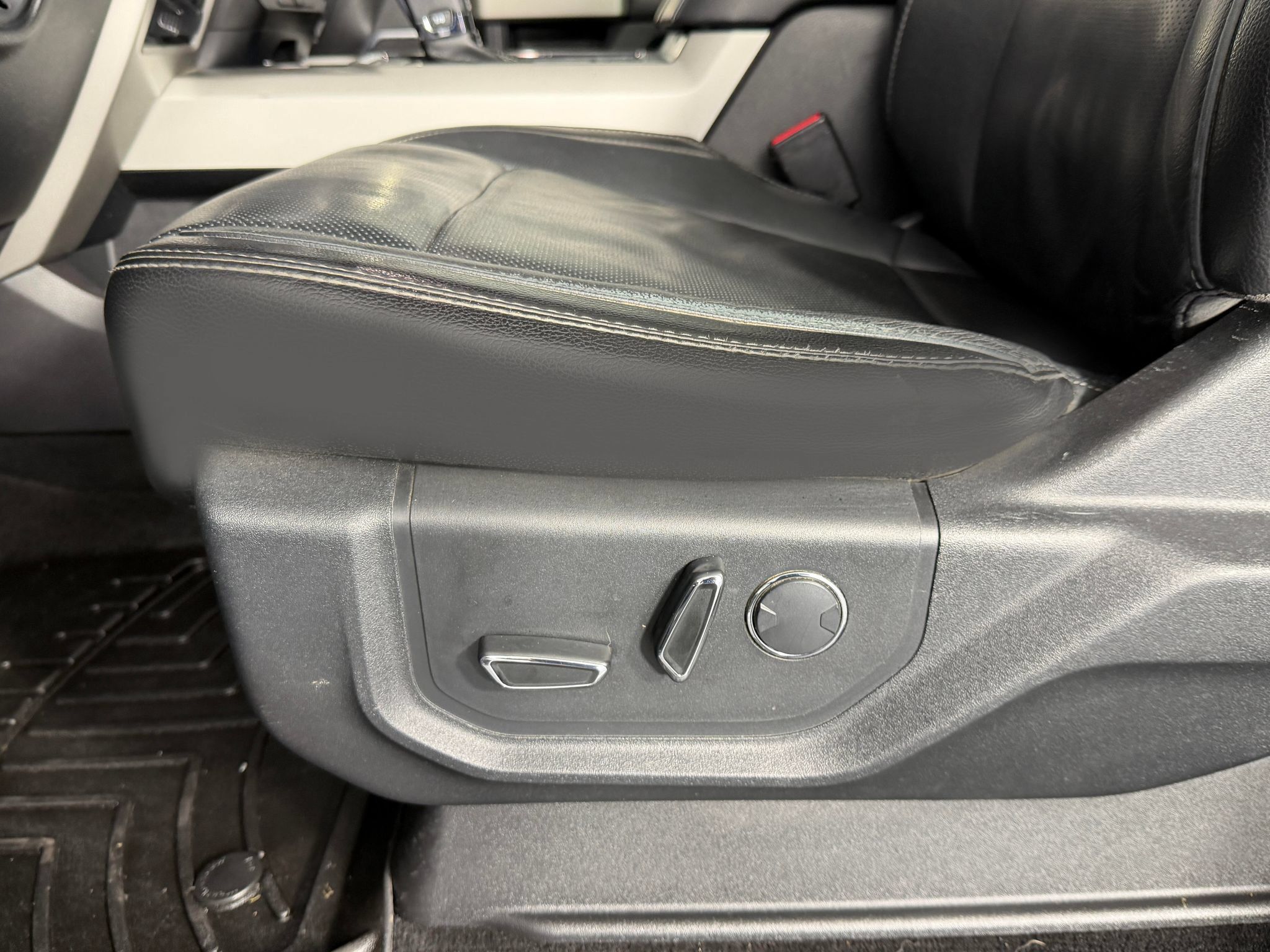 Used 2017 Ford F150 Lariat w/ Equipment Group 502A Luxury AWD/4WD image 27