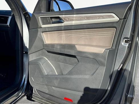 Used 2023 Volkswagen Atlas Cross Sport SE FWD image 28