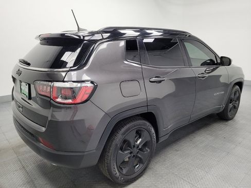 Used 2019 Jeep Compass Latitude FWD image 10