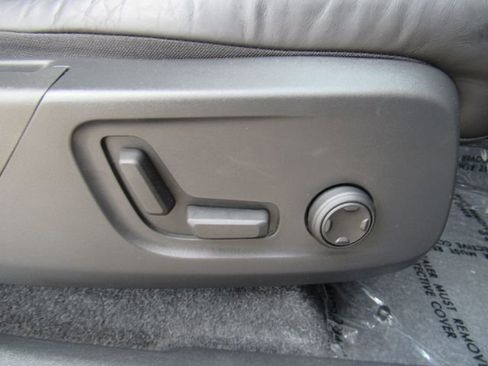 Used 2022 Volvo XC40 P8 Recharge Plus image 20