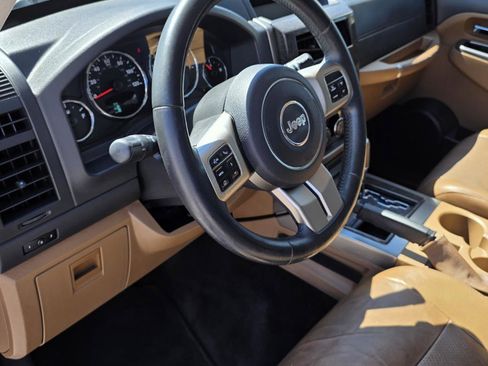 Used 2011 Jeep Liberty Limited w/ Tire & Wheel Group image 11