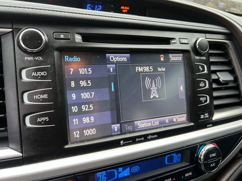 Used 2019 Toyota Highlander XLE AWD/4WD image 32