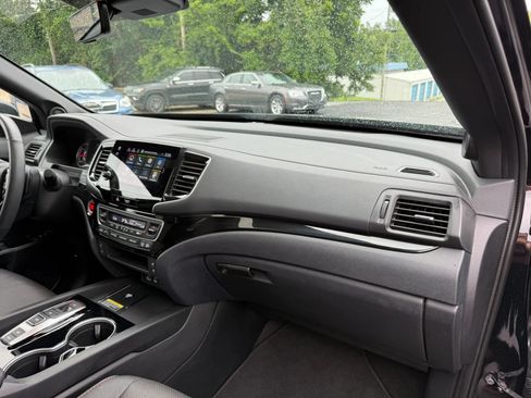 Used 2024 Honda Passport Black Edition image 15