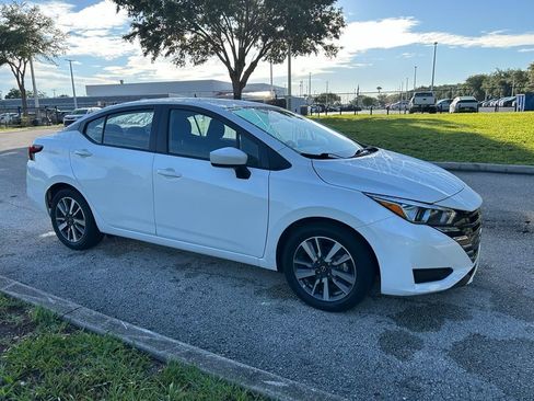 Used 2024 Nissan Versa SV FWD image 8