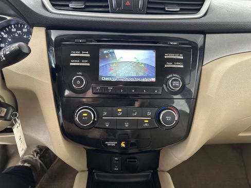 Used 2015 Nissan Rogue S AWD/4WD image 18