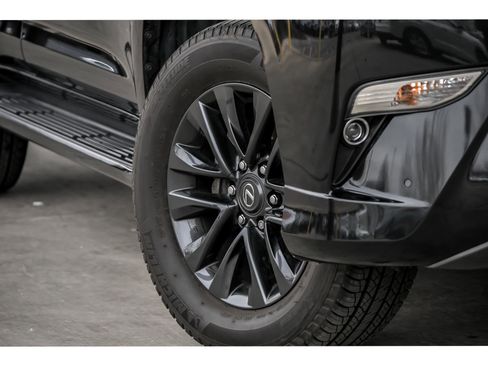 Used 2023 Lexus GX 460 Premium image 3