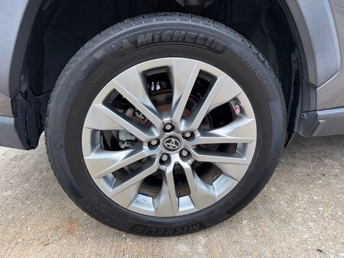 Used 2019 Toyota RAV4 Limited w/ Advanced Technology Package FWD image 51