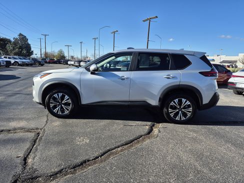 Used 2023 Nissan Rogue SV image 5