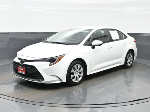 Used 2024 Toyota Corolla LE FWD image 2