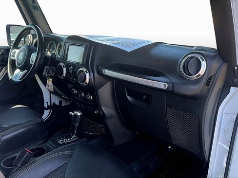 Used 2015 Jeep Wrangler Unlimited Sport image 15