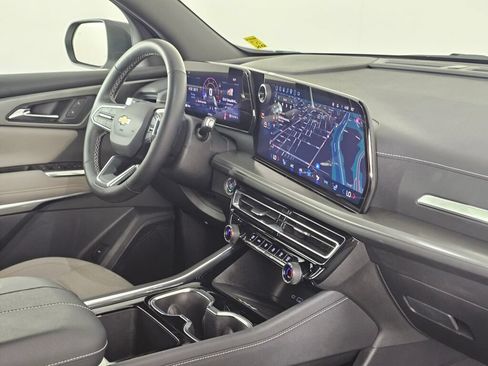Used 2025 Chevrolet Traverse LT w/ Driver Confidence Package FWD image 39