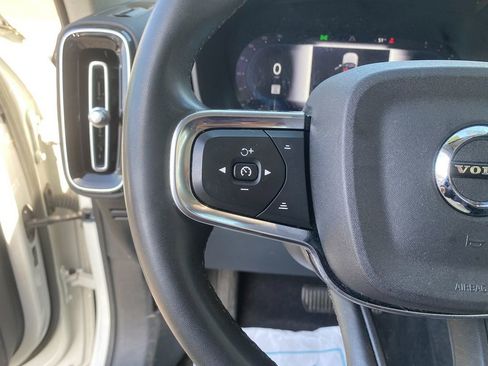 Used 2023 Volvo XC40 B5 Plus image 16